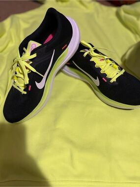 Nike Women's Black & Neon Yellow Athletic Running Shoes